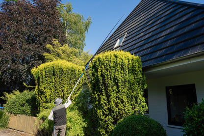 Khawi Teleskoplanze T8.5 im Einsatz - Dach & Fassade reinigen kostengünstig